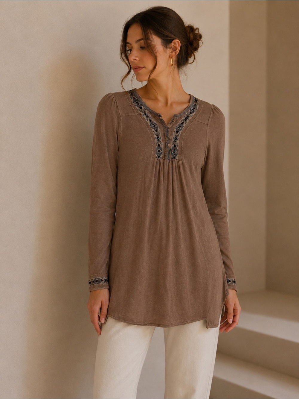 Chelsea & Violet Taupe Embroidered V-Neck Long Sleeve Tunic Size Small